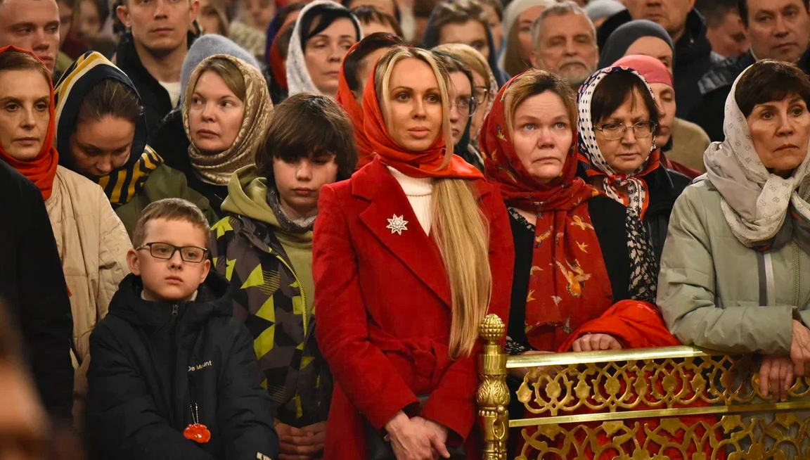 Фото Сотни прихожан пришли на ночную пасхальную службу в Вознесенский собор Новосибирска – 20 кадров 17 - Сиб.ФМ Фото Сотни прихожан пришли на ночную пасхальную службу в Вознесенский собор Новосибирска – 20 кадров 17